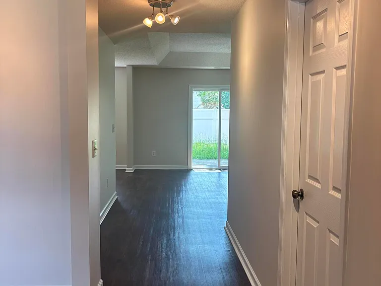 20 Walden Cir — Photo 4