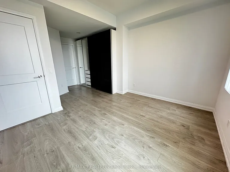 1050 Portage Pkwy #Townhouse 33 — Photo 12