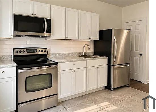 3 bed, 1084 sqft, $1,700 — Photo 3