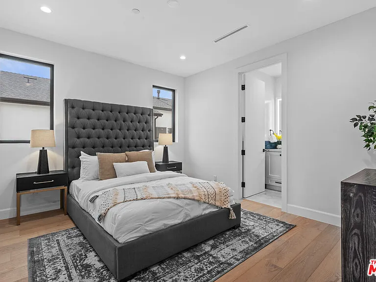4475 Mammoth Ave — Photo 16