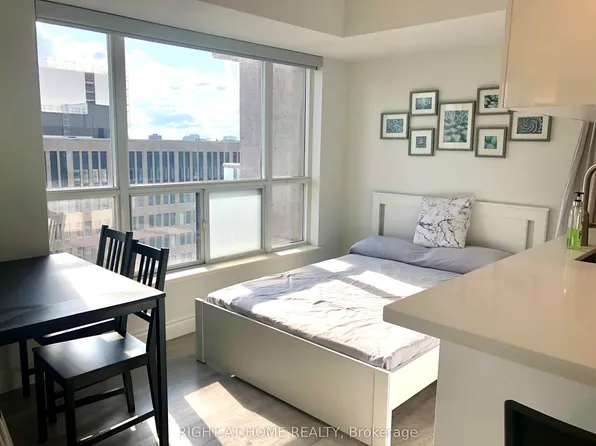 909 Bay St, Toronto, ON
