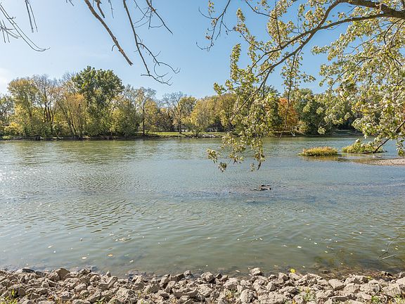 We are calling out to all the nature enthusiasts who love the outdoors, the recreational water sport