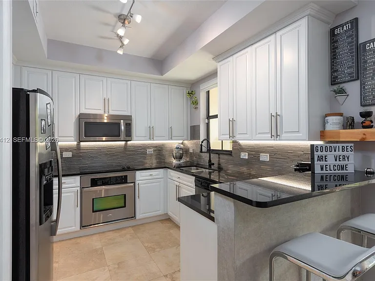 1650 Galiano St #Townhouse 14 — Photo 12