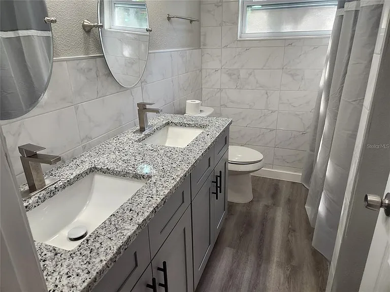 1040 Ruby St — Photo 8
