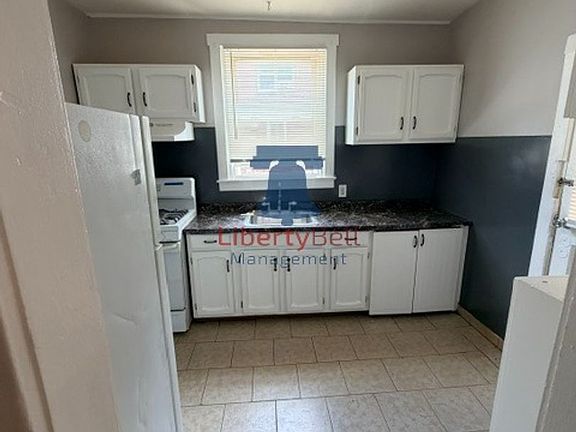5th image of 920 1/2 Anchor St