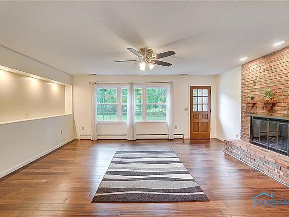 4th image of 1539 Conneaut Ave