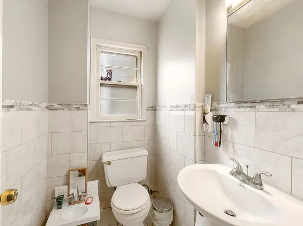 12 69th St, Guttenberg, NJ 07093