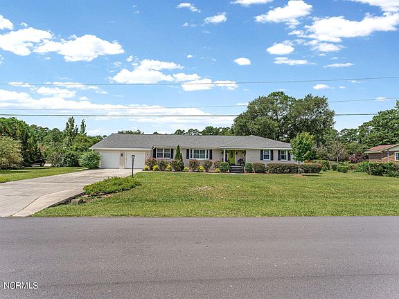 3rd image of 1041 Parkwood Drive NE
