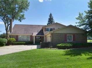 603 E Appletree Ln, Arlington Heights, IL 60004