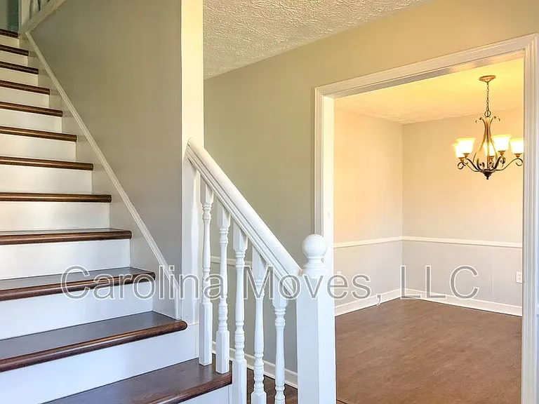 206 Manassas Dr — Photo 3