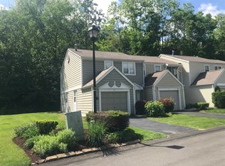 33 New London Ln, Oakmont, PA 15139