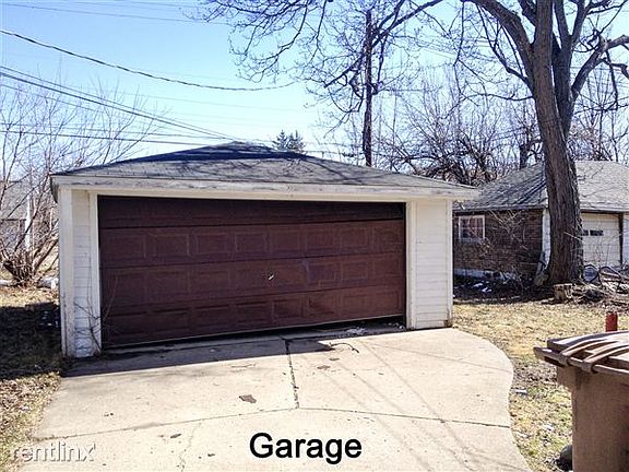 3 - Garage