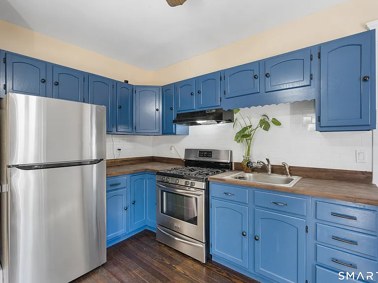 304 Fairview Ave — Photo 4