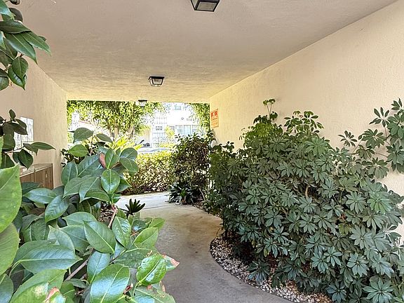 4th image of 1141 S Spaulding Ave #16