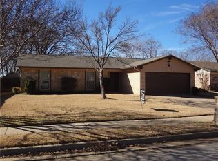 2913 Highgate Ln, Bedford, TX 76021