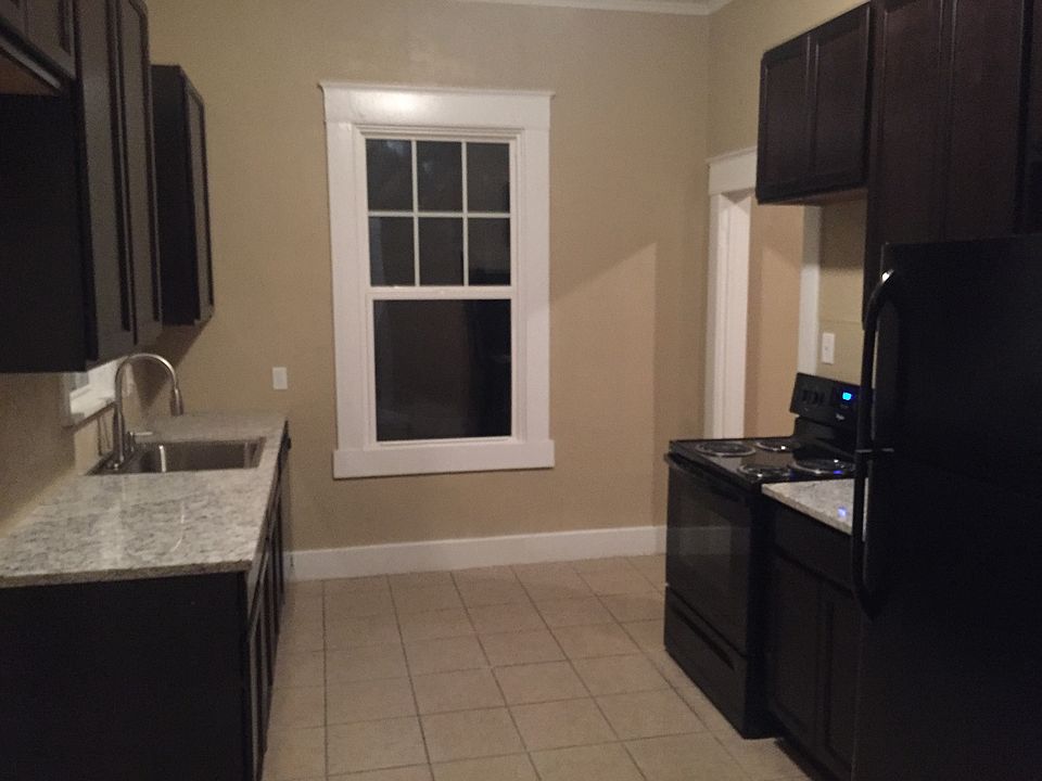 1st image of 109 W Thompson Ave