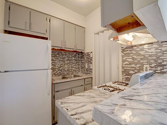 4th image of 1326 W 42nd St