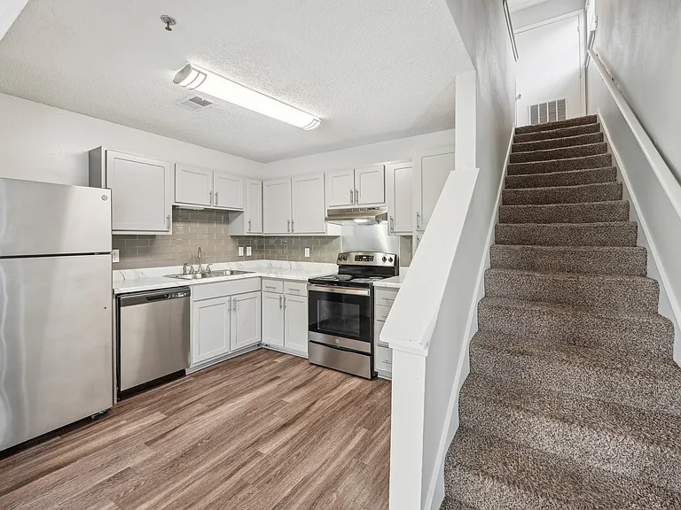 The Flats at 1500 — Photo 38