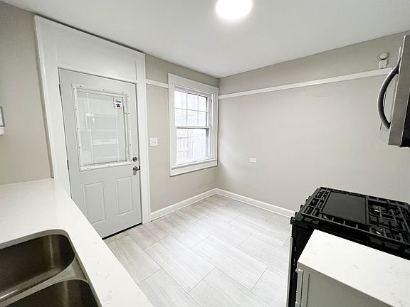 4th image of 712 E 40th St #712