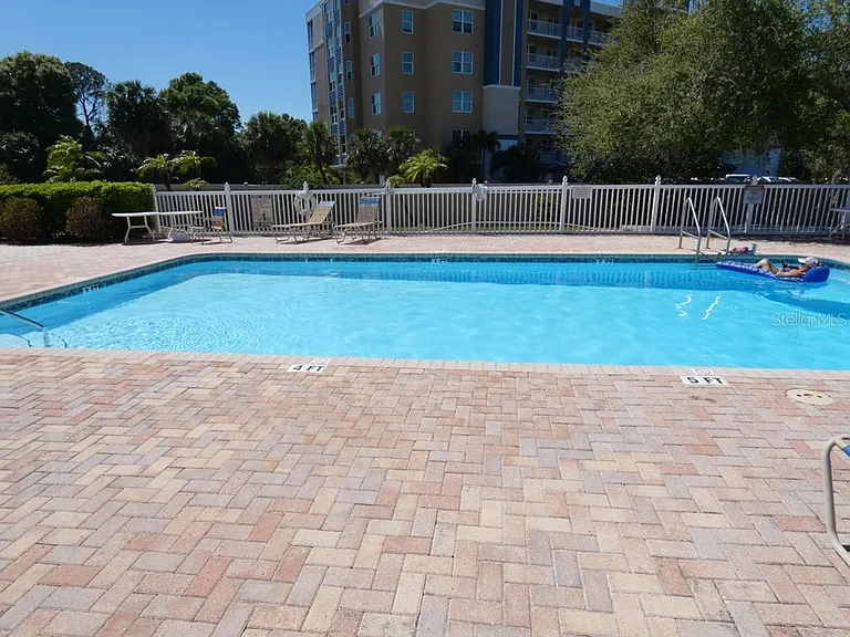1050 Starkey Rd #405 — Photo 3