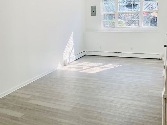 3rd image of 209 Macdougal St #1