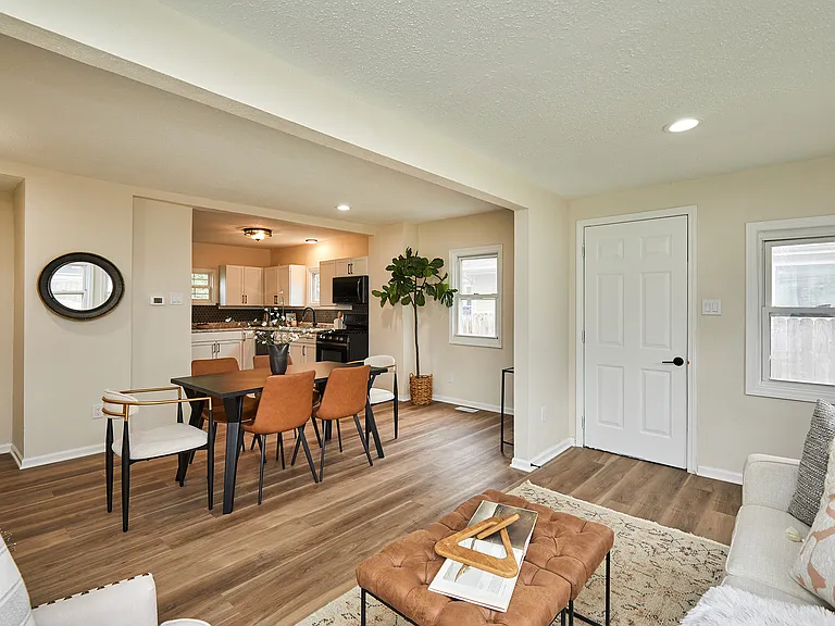 2416 E 38th Ct — Photo 20