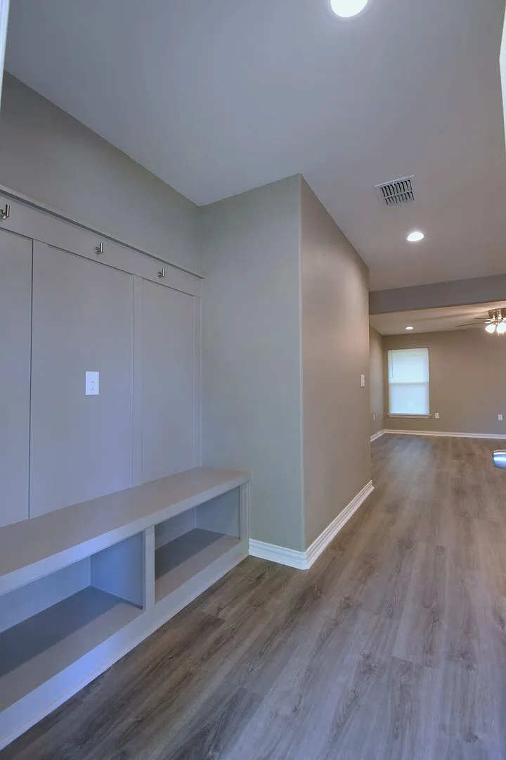 Avaialble Now, Newly Renovated 3 Bedroom Home! — Photo 3