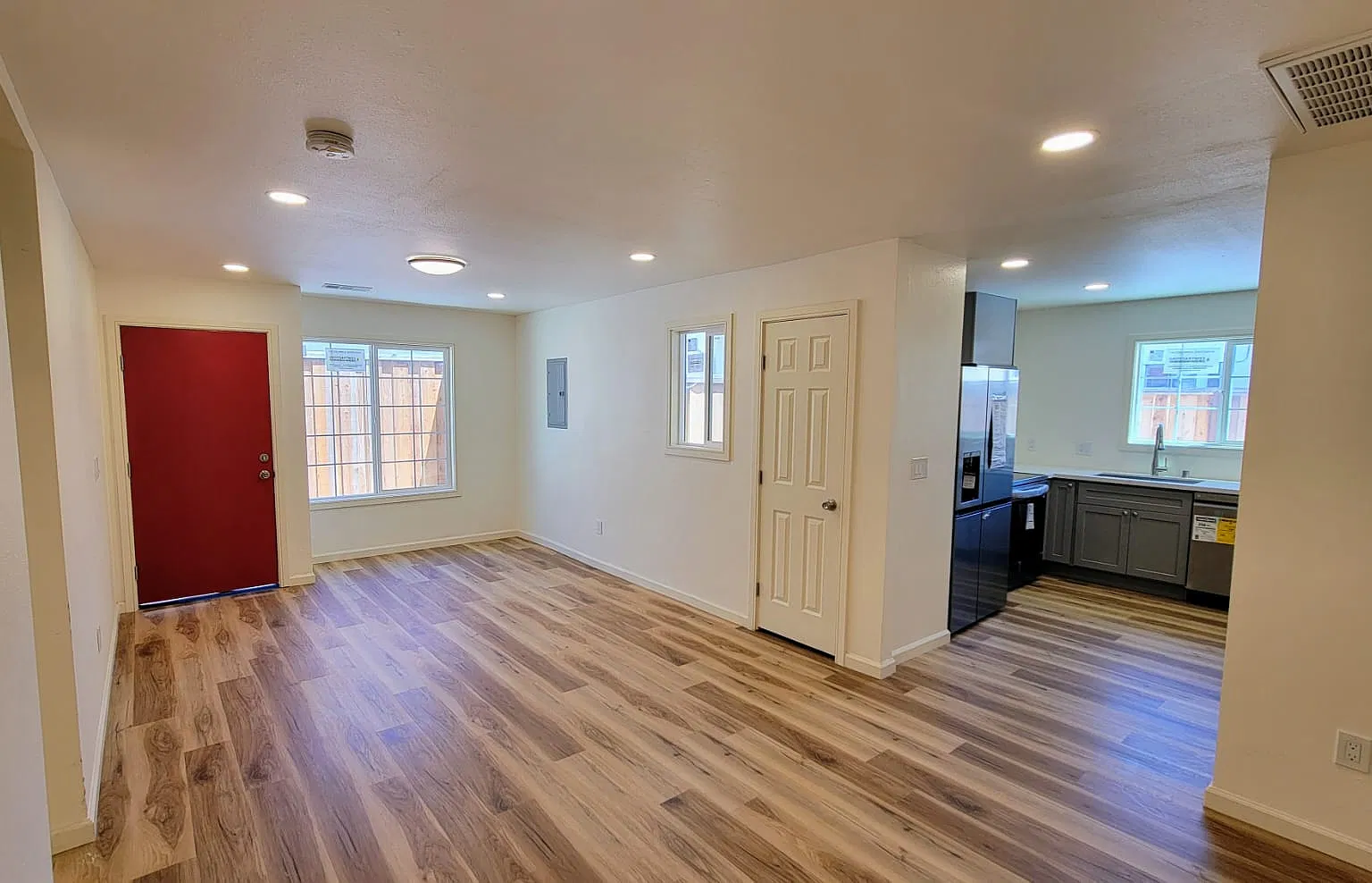 2 bed, 900 sqft, $3,799 — Photo 1