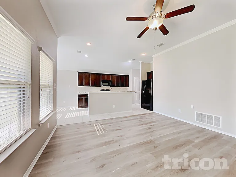 529 Cheyenne Dr — Photo 3