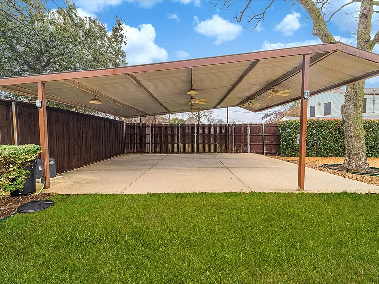 7302 Kenwell St — Photo 23