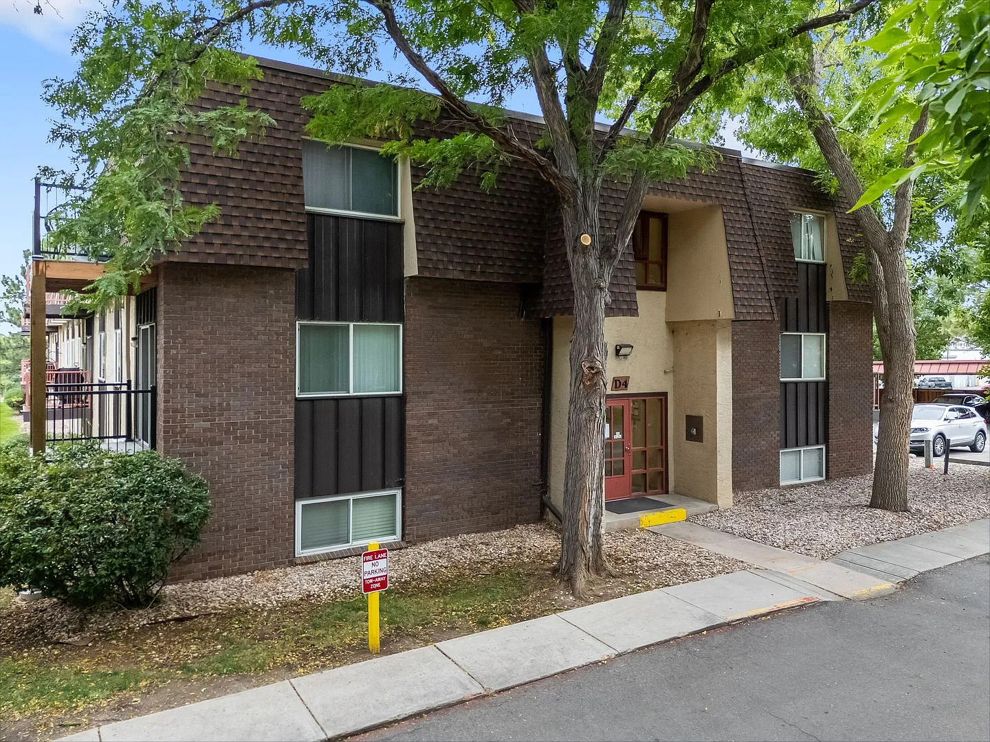 2BR SFR Stainless Appliances Resort Amenities in Denver — Photo 2