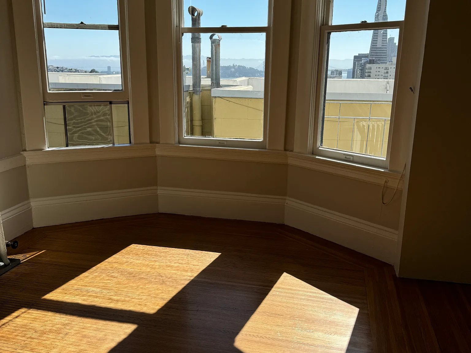 1302 Taylor St — Photo 4