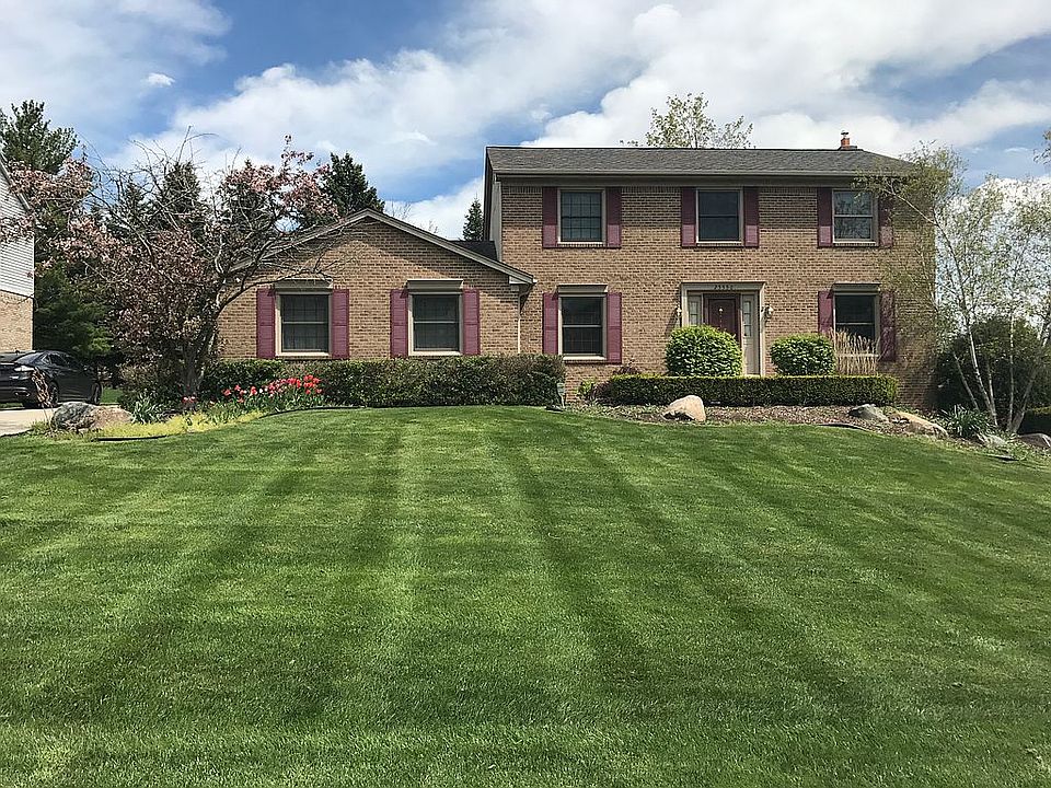 Beautiful home in Hunt Club 