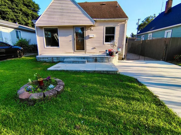 8781 Albany Ave, Oak Park, MI 48237
