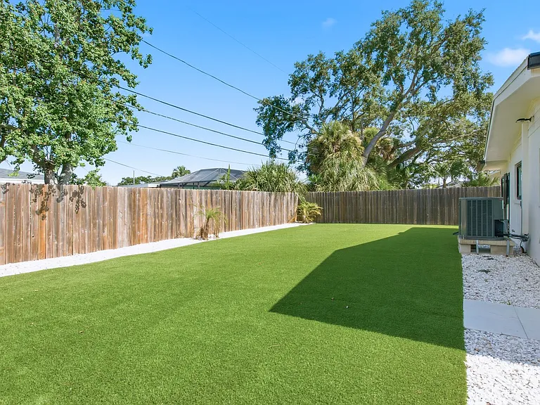 2488 Del Rio Way — Photo 32
