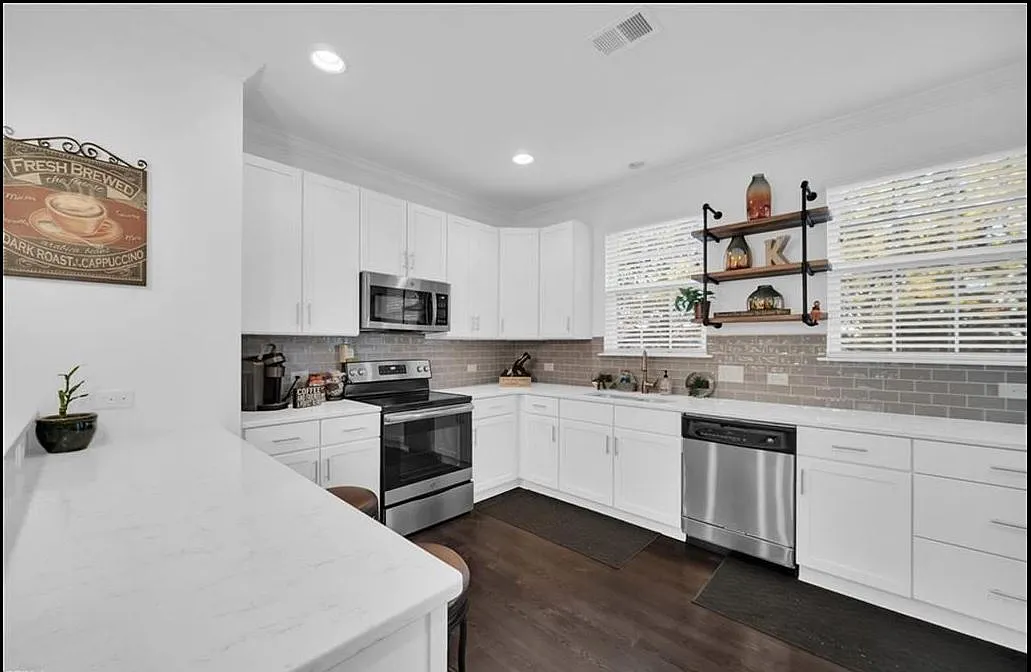Building Photo - 1640 Perla Dr