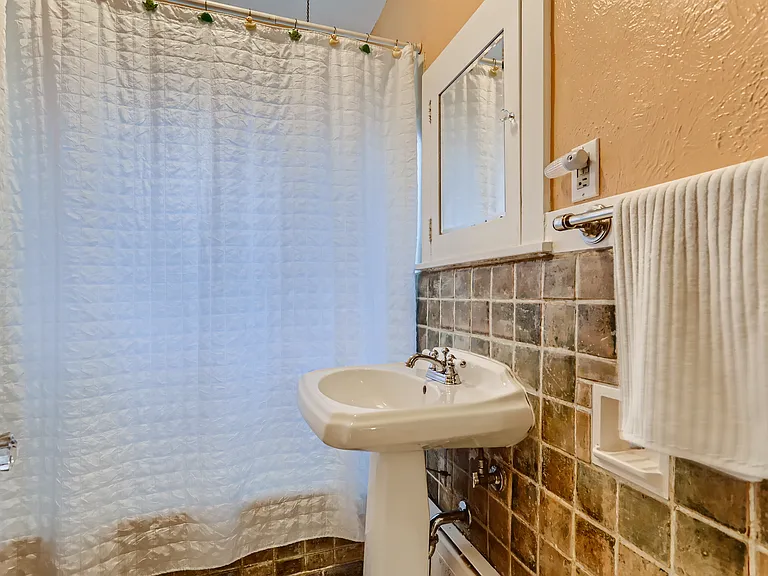 1362 Clermont St — Photo 16