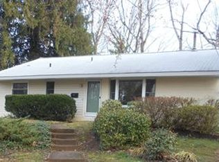 7412 Hastings St, Springfield, VA 22150