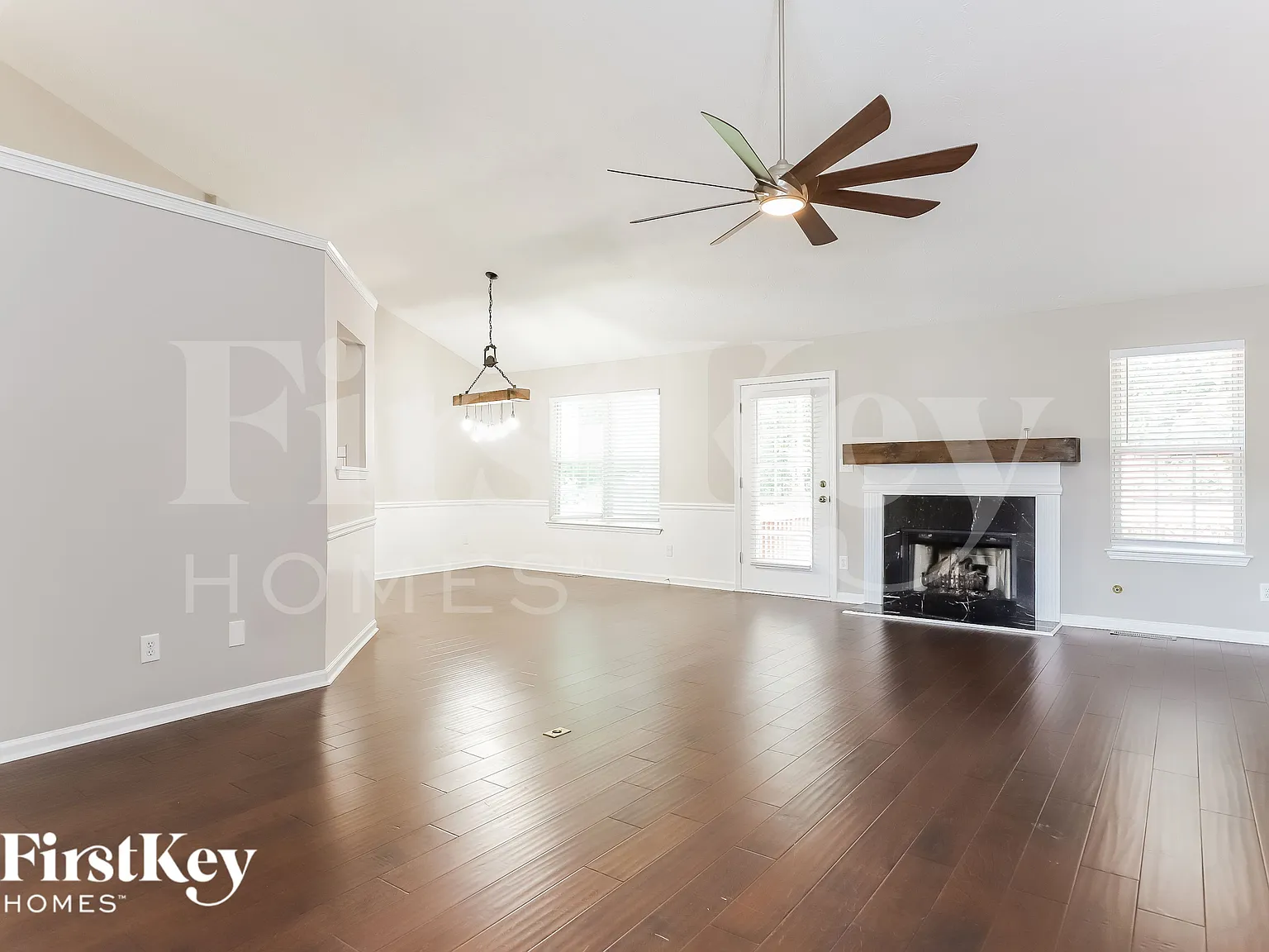 3 bed, 2.0 bath, 1948 sqft, $2,590 — Photo 3