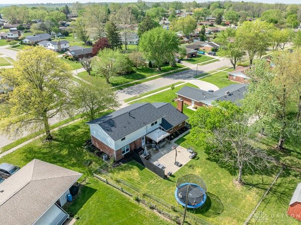 554 Warm Springs Dr, Fairborn, OH 45324