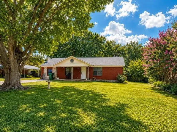 444 W Hobbs St, Boyd, TX 76023