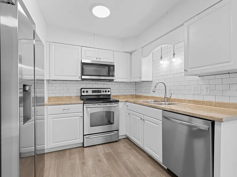 1208 Manassas Ct — Photo 9