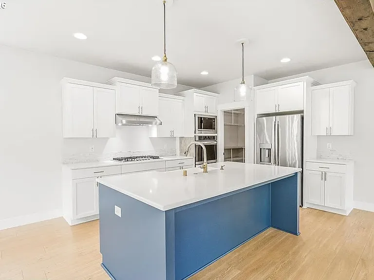 47 S 39th Dr — Photo 12