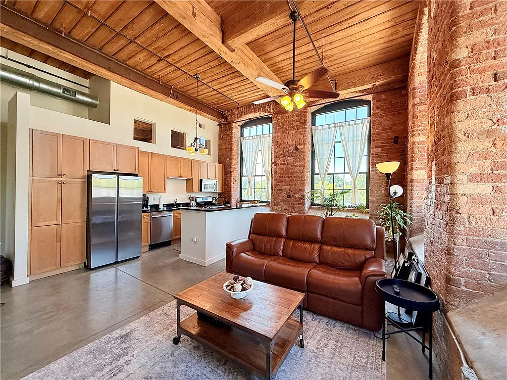2 bed, 2.0 bath, 1420 sqft, $2,499 — Photo 2
