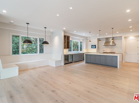 4th image of 421 N Robinwood Dr