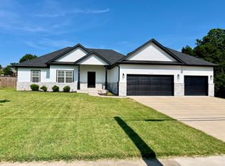 622 S Farm Road 197, Springfield, MO 65809