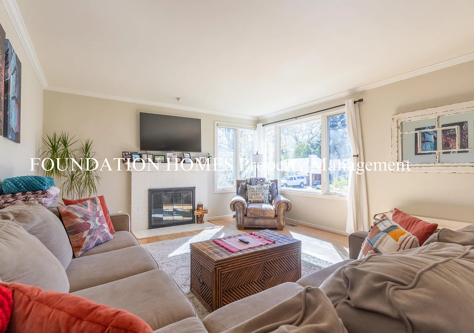 Charming Ranch Home In Prime Greenbrae Location! Foundation — Photo 3