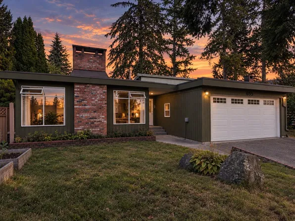 695 Macintosh St, Coquitlam, BC V3J 4Y4