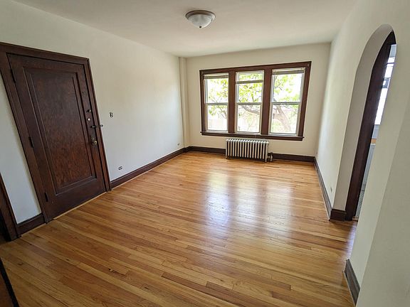 2nd image of 3221 N Lockwood Ave Unit 2