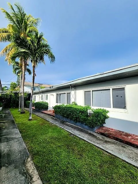 Biscayne Bch Sub — Photo 1